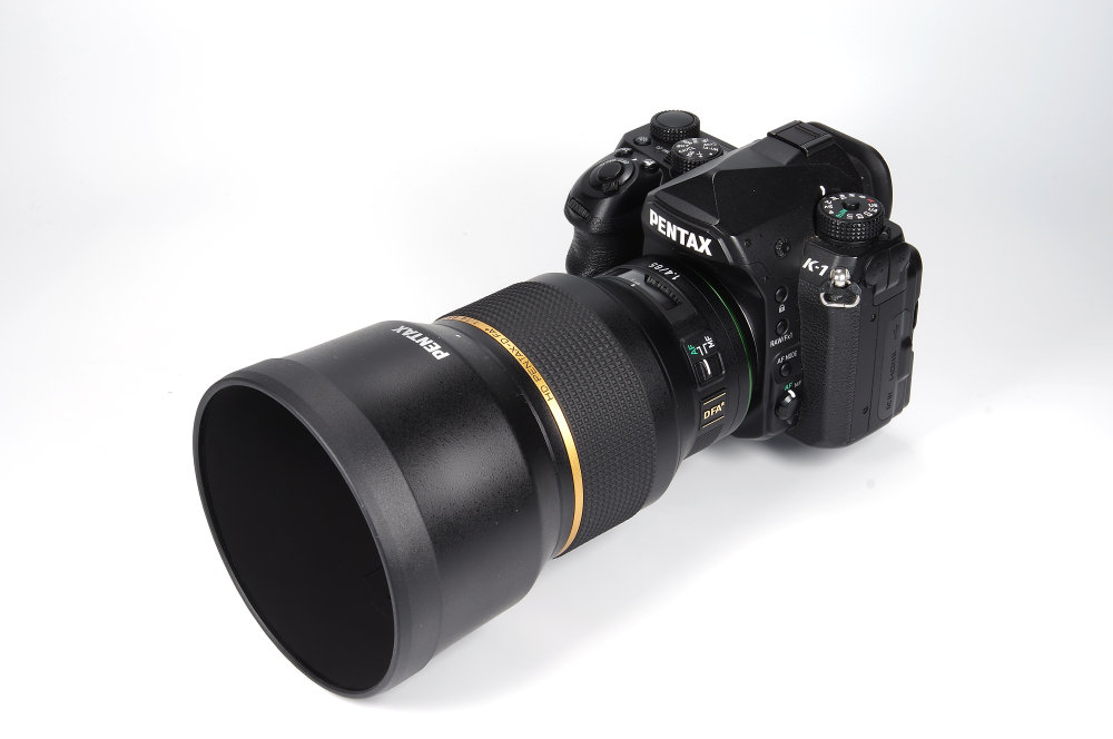 Pentax D Fa 85mm F1,4 On K1 Front Oblique View With Hood | 1/5 sec | f/16.0 | 48.0 mm | ISO 100