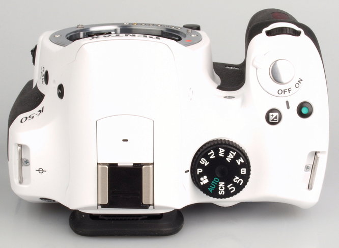 Pentax K-50 White Large (6)