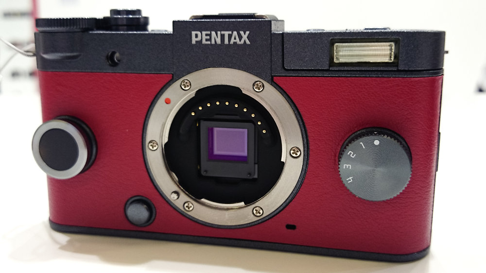 Pentax Q S1 Black And Red (11)