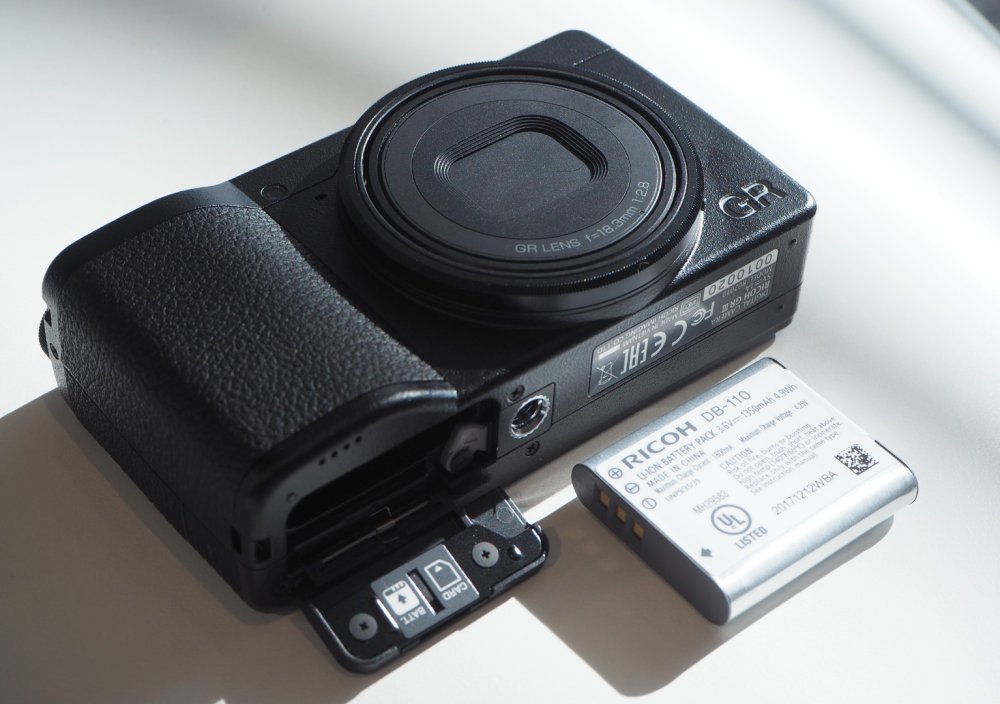 RIcoh GR III (8) (Large)